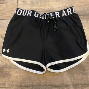 Under Armour Girls Shorts Youth Large is 14/16